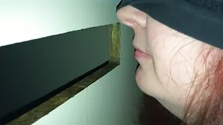 Довговолоса дівчина здалася безкоштовно порно відео за гроші, чия сперма поширилася по її дупі