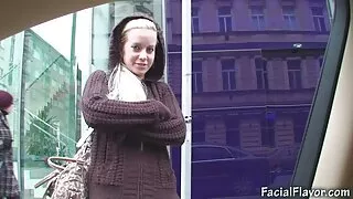 Нінетта порно відео дивитися безкоштовно отримує задоволення, поки смокче член свого підлеглого