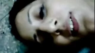 Гола дівчина розважається з молодою людиною анально на природі порнобезкоштовно