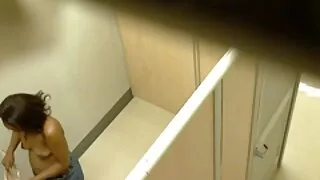Молода Телиця порно відео онлайн безкоштовно трахкає будинку і кінчає з криками