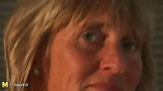 Сексуальні нареченої трахаються з новоспеченими подружжям порно відео скачати безкоштовно